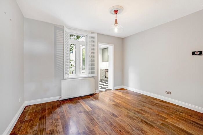 2 Bedroom Detached House To Rent In Northcote Road, New Malden, London, KT3
