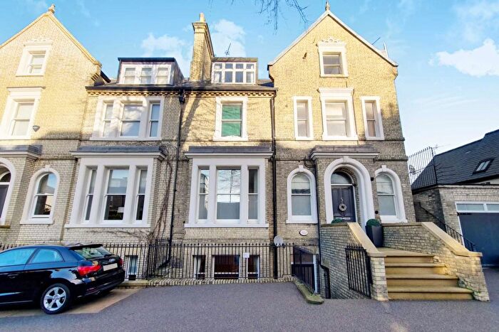 2 Bedroom Flat To Rent In Hampstead Lane, Highgate, N6