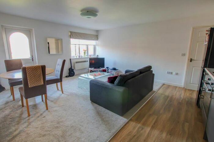 2 Bedroom Flat To Rent In North Street, Exeter, EX4