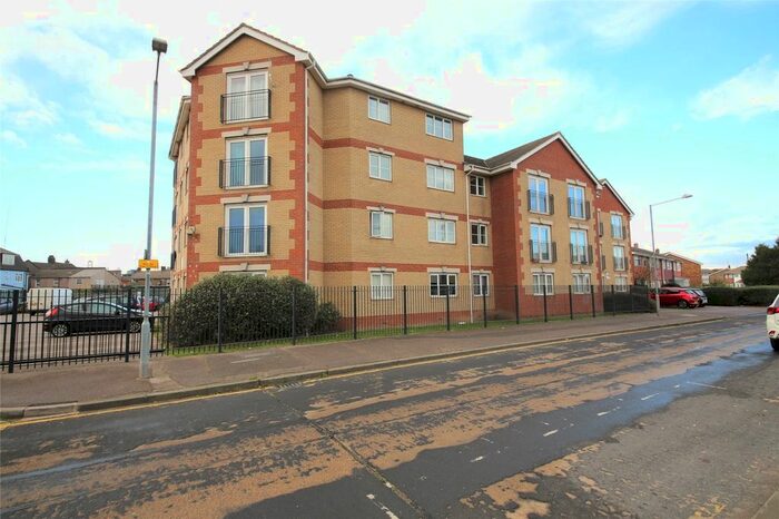 2 Bedroom Flat To Rent In Dunlop Road, Tilbury, Essex RM18