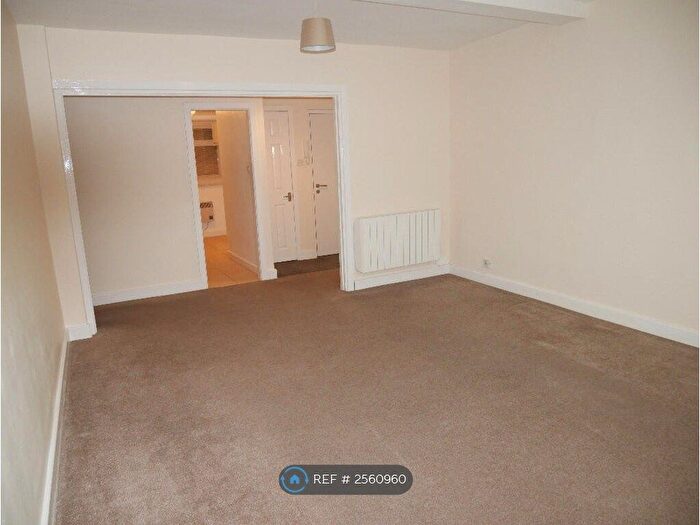 2 Bedroom Flat To Rent In Worcester Road, Cheadle Hulme, Cheadle, SK8