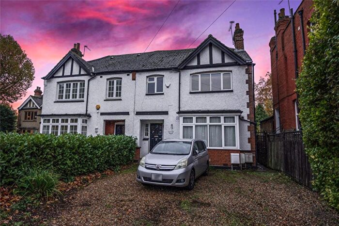 2 Bedroom Flat For Sale In Cecil Road, Enfield, EN2