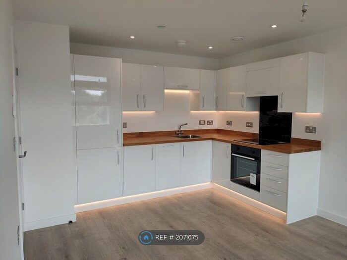 2 Bedroom Flat To Rent In Edinburgh House, Harlow, CM20