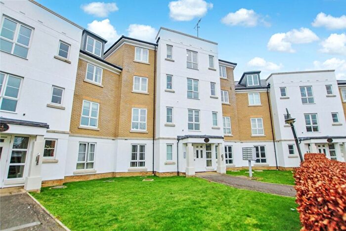 2 Bedroom Flat For Sale In Cromwell Court, Tudor Way, Knaphill, Woking, GU21