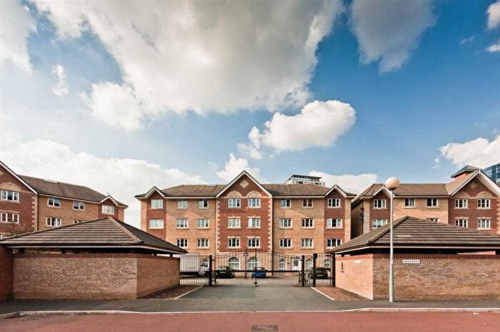 2 Bedroom Flat To Rent In Labrador Quay, Salford Quays, M50