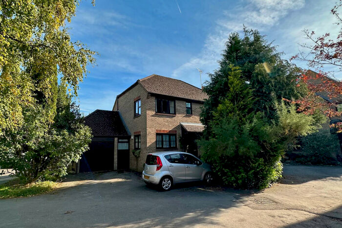 4 Bedroom Detached House For Sale In Robert Sparrow Gardens, Crowmarsh Gifford, OX10