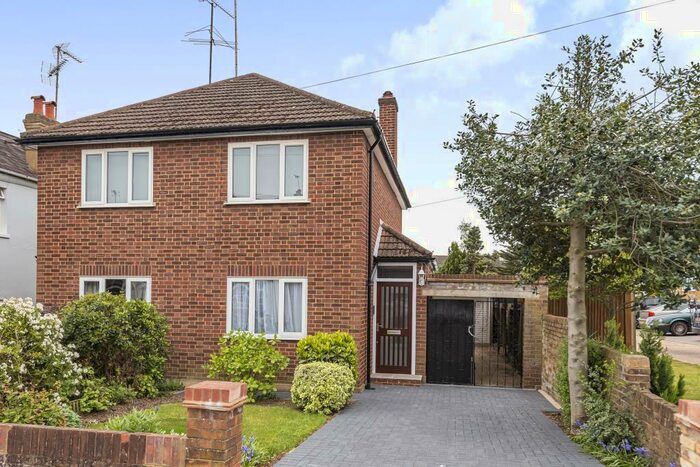 2 Bedroom Maisonette To Rent In Bulwer Road, Barnet, EN5