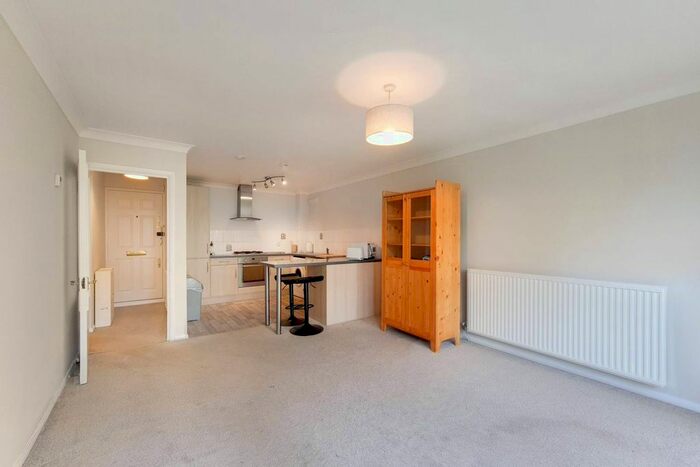 1 Bedroom Flat To Rent In Courtfield Gardens, West Ealing, London, W13