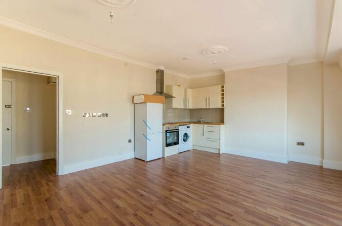 1 Bedroom Flat To Rent In High Road, North Finchley, London, N12