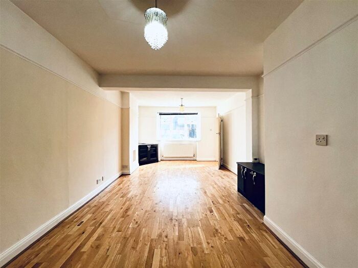 3 Bedroom Detached House To Rent In Salcombe Road, Ashford, TW15