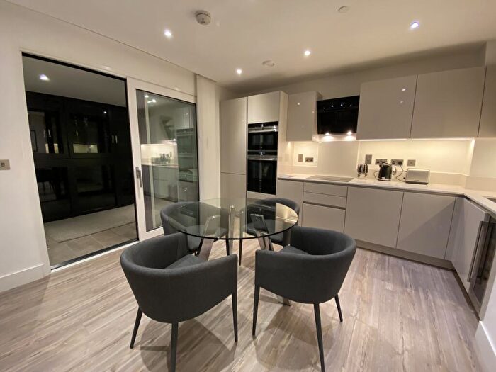 3 Bedroom Apartment To Rent In Wiverton Tower, London, E1