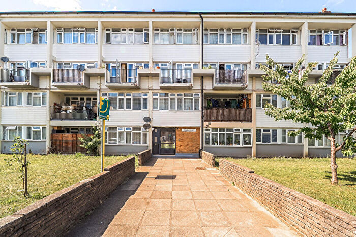 2 Bedroom Flat For Sale In Tenby Court, Walthamstow, London, E17