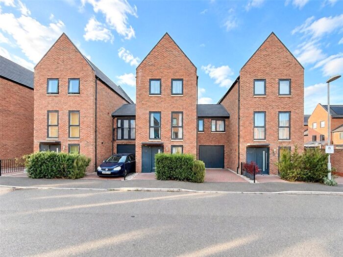 5 Bedroom Semi-Detached House For Sale In Beagle Road, Cambridge, CB3