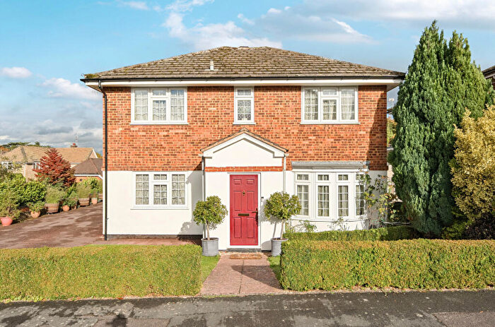 4 Bedroom Detached House For Sale In Ferndown Close, Guildford, Surrey, GU1