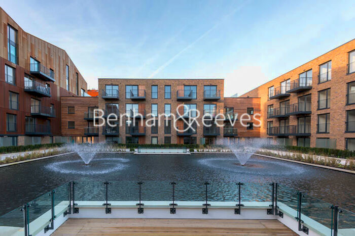 2 Bedroom Apartment To Rent In Royal Victoria Gardens, Whiting Way, SE16