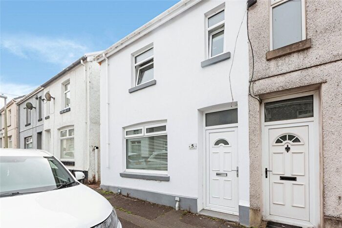 3 Bedroom Semi-Detached House For Sale In Richmond Road, Loughor, Swansea, SA4