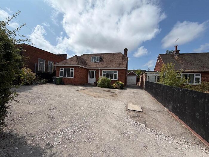 4 Bedroom Detached Bungalow To Rent In Whaley Lane, Irby, CH61