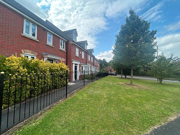 3 Bedroom House To Rent In Courtier Close, L5