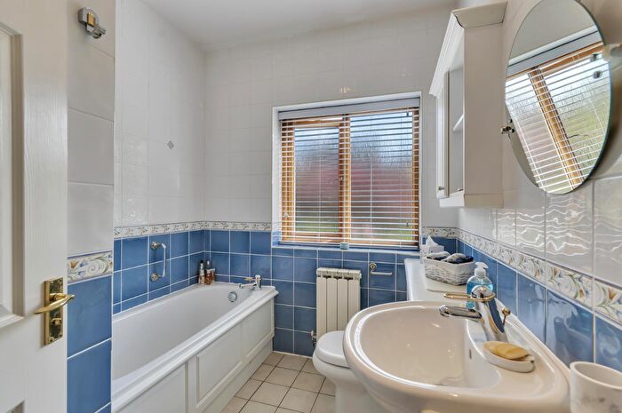 3 Bedroom Bungalow For Sale In Llwyn Y Garth, Llanfyllin, SY22 - Photo 12