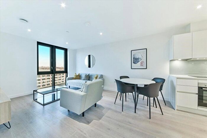2 Bedroom Apartment To Rent In City North Place, London, N4