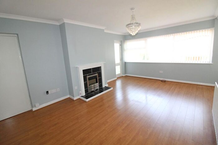 2 Bedroom Flat To Rent In North Hill Close, Just Off North Lane, Oakwood, LS8