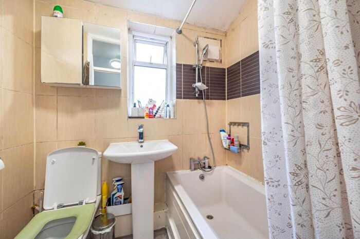 1 Bedroom Flat For Sale In Plashet Grove, Plashet, London, E6