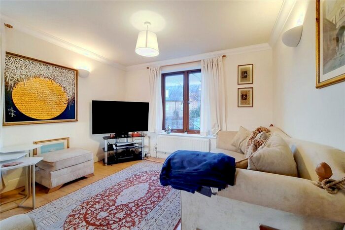 2 Bedroom Flat To Rent In Almanac House, East Hill, SW18