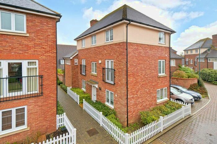 4 Bedroom Detached House To Rent In Richmond Avenue, Kings Hill, ME19