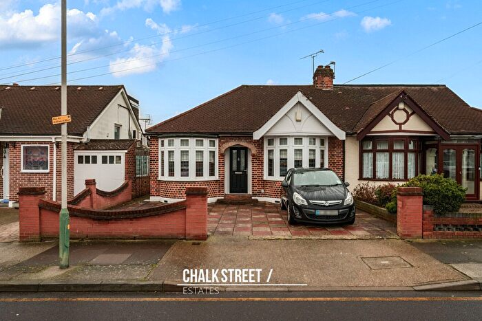 3 Bedroom Semi Detached Bungalow For Sale In Alma Avenue, Hornchurch, RM12