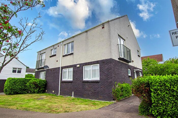 2 Bedroom Flat For Sale In Hillpark Wood, Edinburgh, EH4