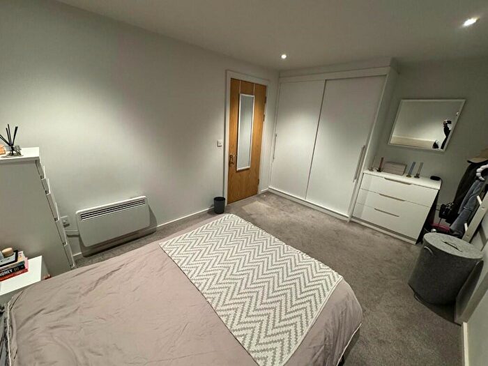1 Bedroom Flat To Rent In Victoria Road, Leeds, West Yorkshire, LS6