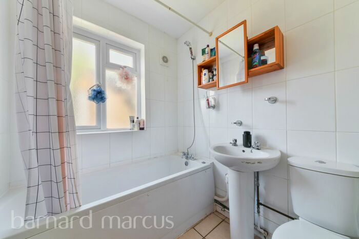 3 Bedroom Property To Rent In Besley Street, London, SW16