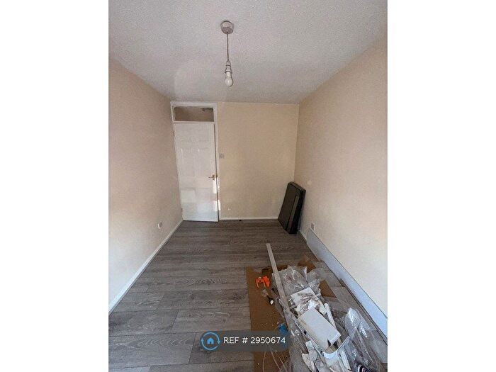 1 Bedroom Flat To Rent In Helens Court, Trowbridge, BA14