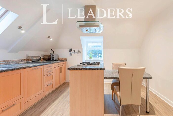2 Bedroom Flat To Rent In Linkfield Place, Batts Hill, RH1