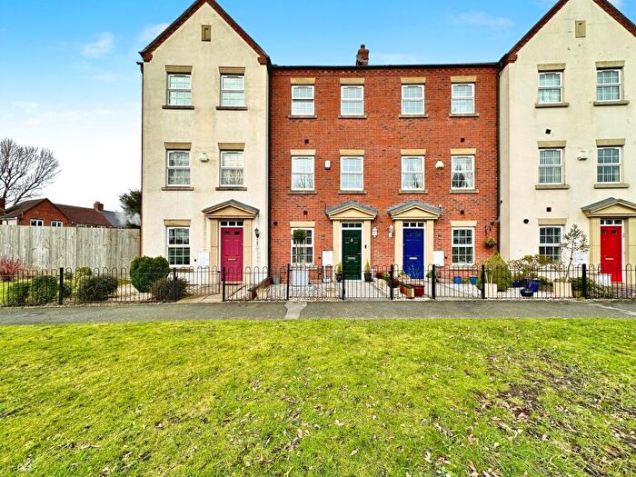 5 Bedroom Town House For Sale In Pennyhill Lane, West Bromwich, B71