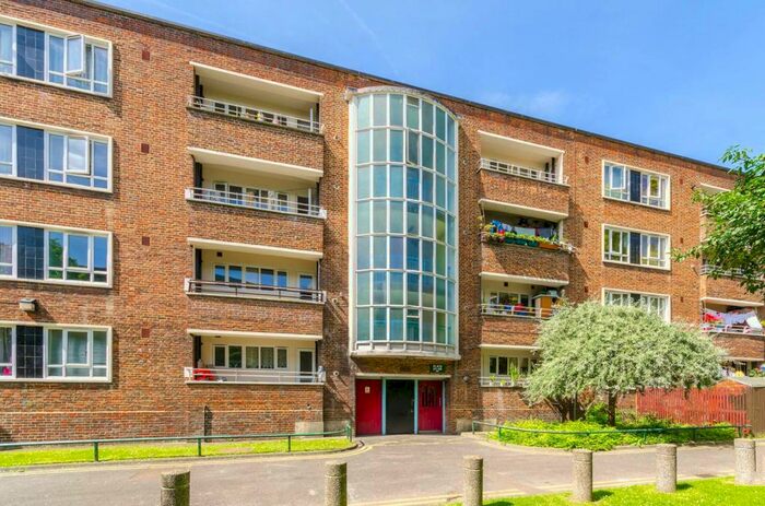 3 Bedroom Flat To Rent In Sparsholt Road, Stroud Green, London, N19