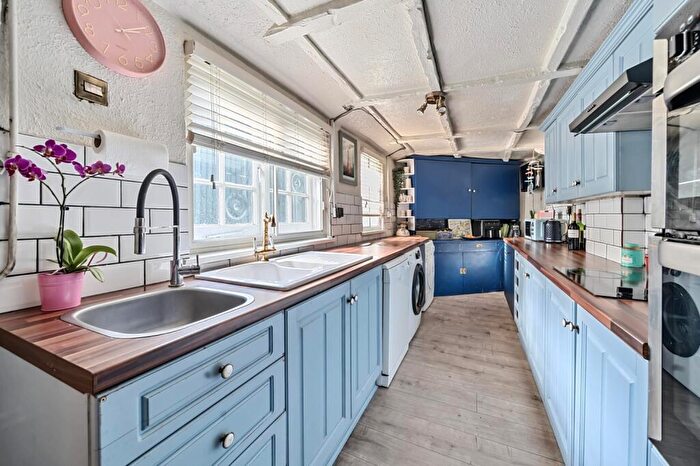 2 Bedroom Cottage To Rent In Summer Hill Chislehurst, BR7
