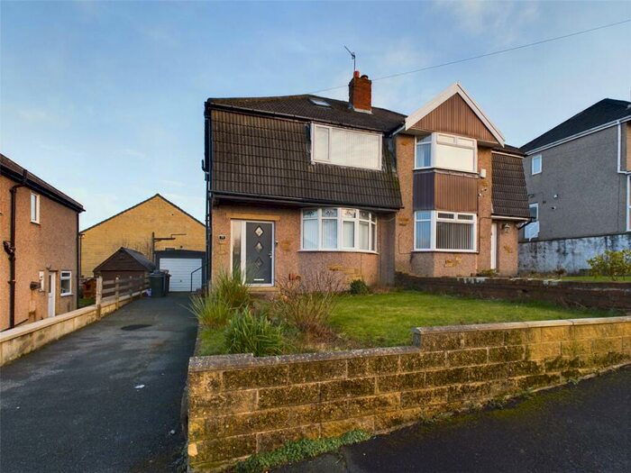 4 Bedroom Semi-Detached House To Rent In Gregory Crescent, Bradford, West Yorkshire, BD7
