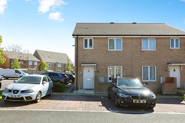 3 Bedroom Semi Detached House For Sale In Barrington Close, Gosport, PO13