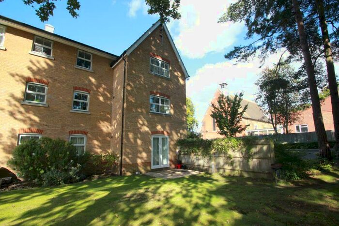 2 Bedroom Apartment To Rent In Woking, GU22