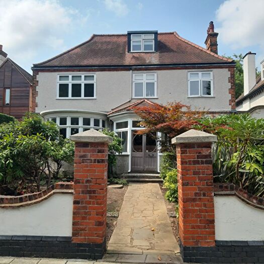 3 Bedroom Flat To Rent In Luttrell Avenue, Putney London, SW15