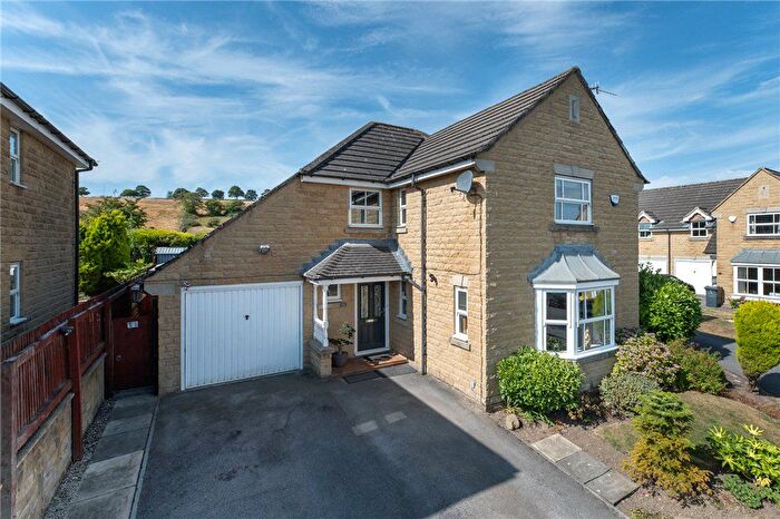 4 Bedroom Detached House For Sale In Magnolia Drive, Allerton, Bradford, West Yorkshire, BD15