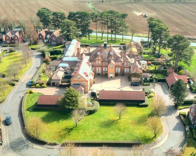 3 Bedroom Terraced House For Sale In Elmbridge Hall, Fyfield, CM5