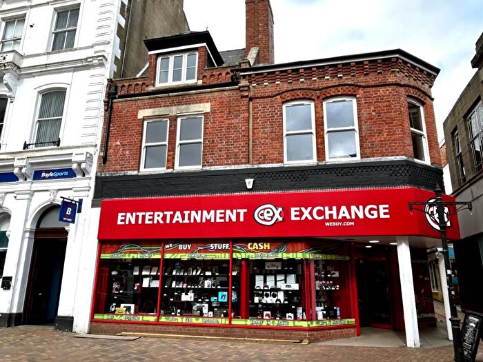 2 Bedroom Apartment To Rent In High Street, Banbury, OX16