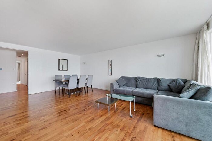 2 Bedroom Apartment To Rent In New Providence Wharf, Fairmont Avenue, E14