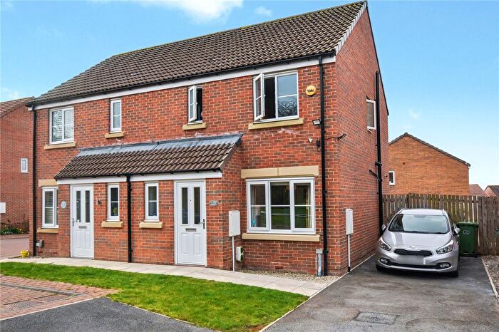 3 Bedroom Semi Detached House For Sale In Roach Hill Walk, Kippax, Leeds, West Yorkshire, LS25