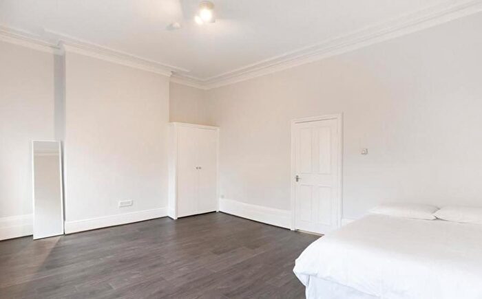 Studio To Rent In York Street, Marylebone, London, W1H