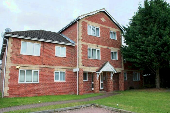 2 Bedroom Flat To Rent In Hawthorne Crescent, Slough, SL1