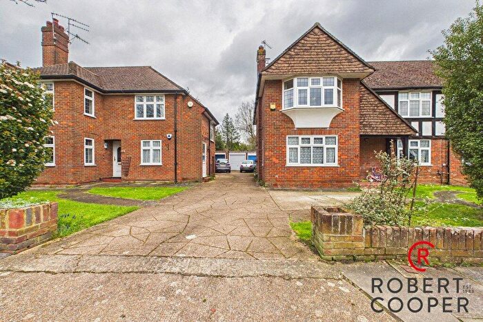 2 Bedroom Maisonette For Sale In The Sigers, Pinner, HA5