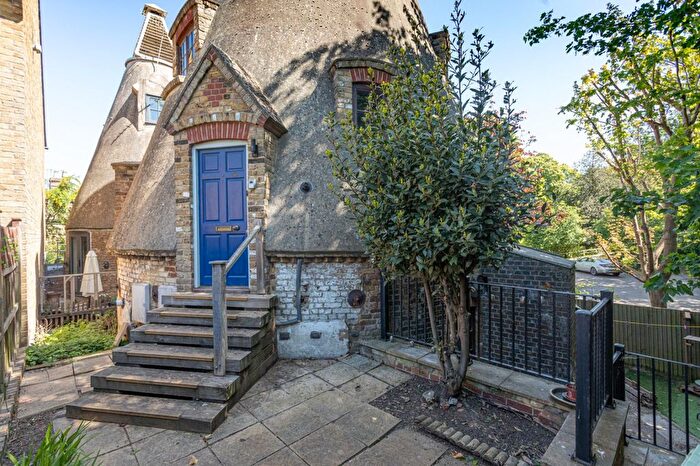 1 Bedroom Flat For Sale In Park Road, Faversham, Kent, ME13